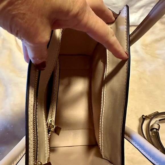 Michael Kors Crossbody NEW - Picture 4 of 6